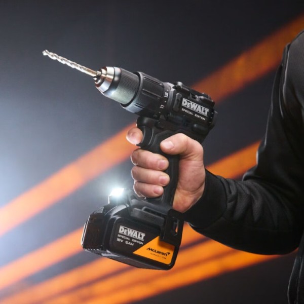 Фото - Дрель-шуруповерт DeWALT DCD86MP2T